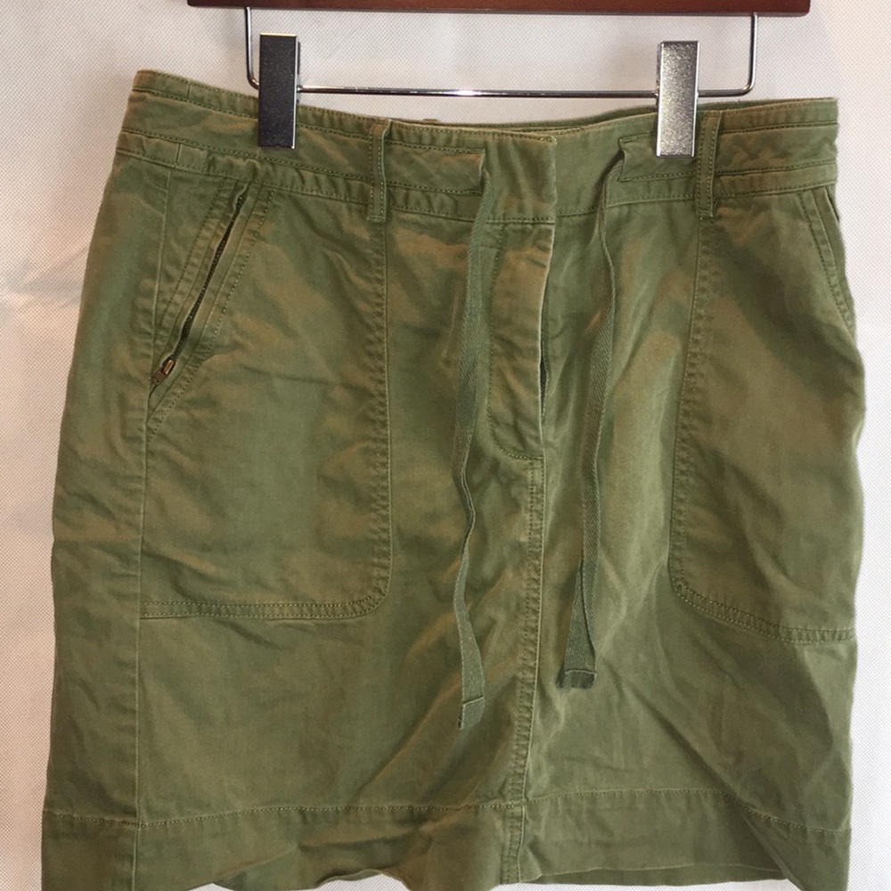 Banana Republic Olive Green cargo style Mini Skirt | Size 8